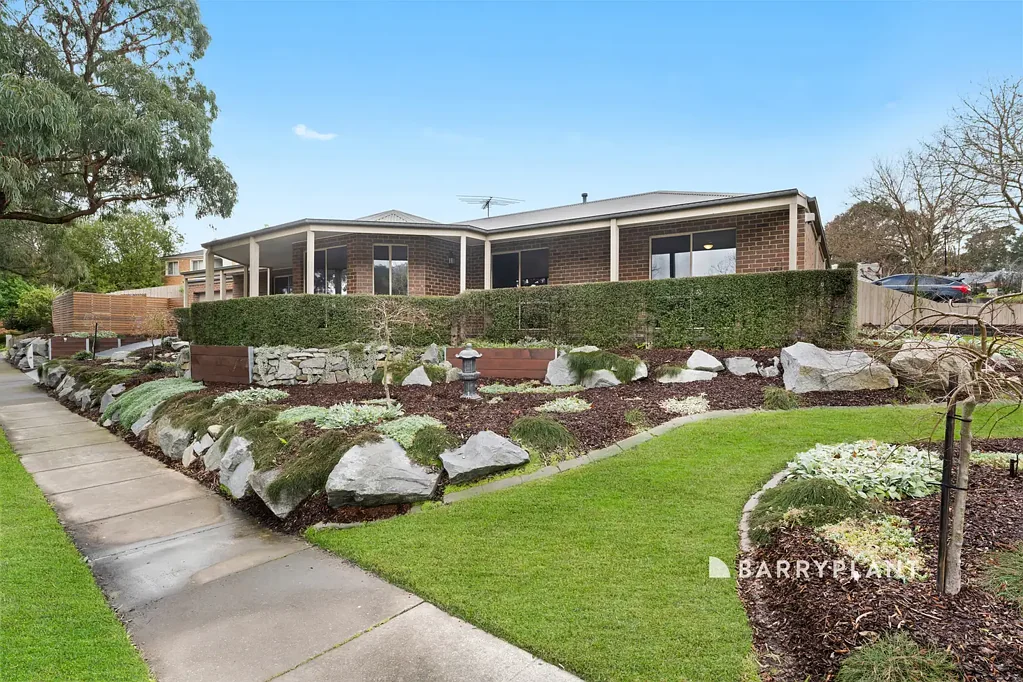 Beaconsfield 4ਬੈੱਡਰੂਮ Renovated to Impress, Positioned to Enjoy!