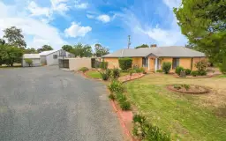 61 Centenary Drive, West Wyalong