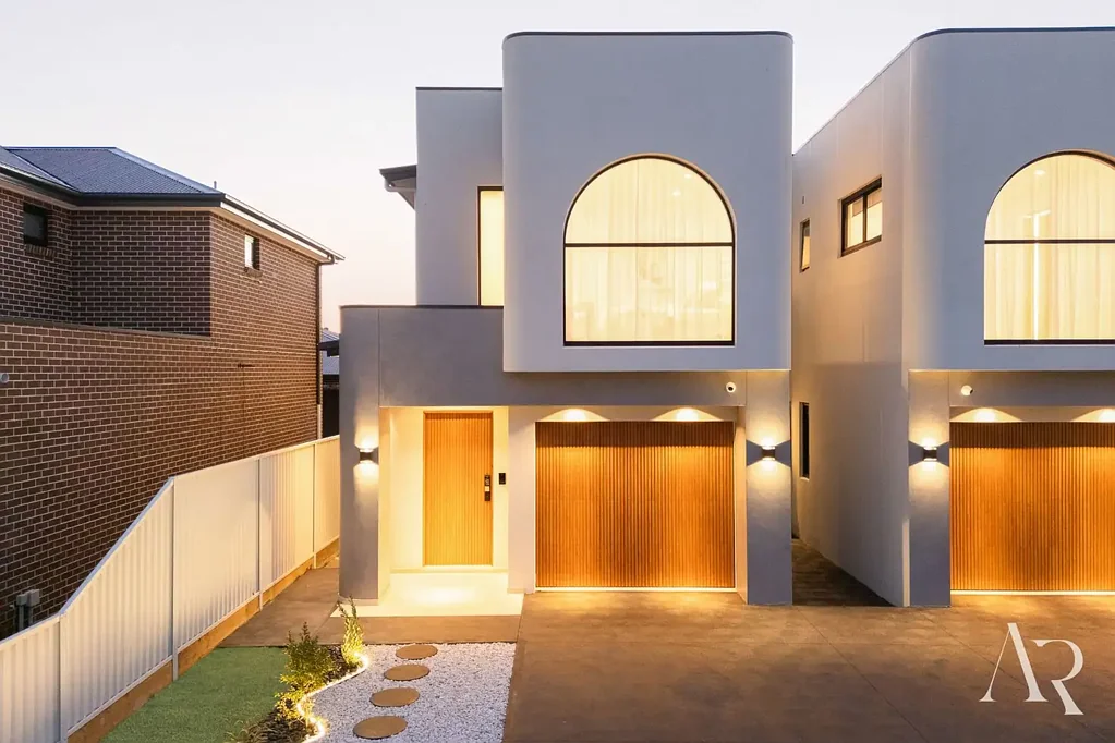 Revesby 6બેડરૂમ Brand New Luxury Duplex of Unmatched Quality