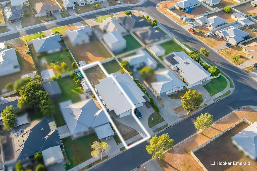Emerald 3Kwarto Modern Living Meets Effortless Style in Mayfair Estate!