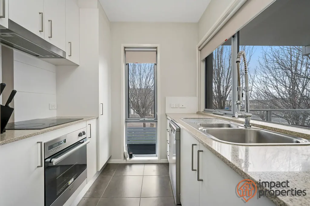 Crace 2 Slaapkamer Ground-Level Apartment in the Heart of Crace – Opposite Shops & Parkland !