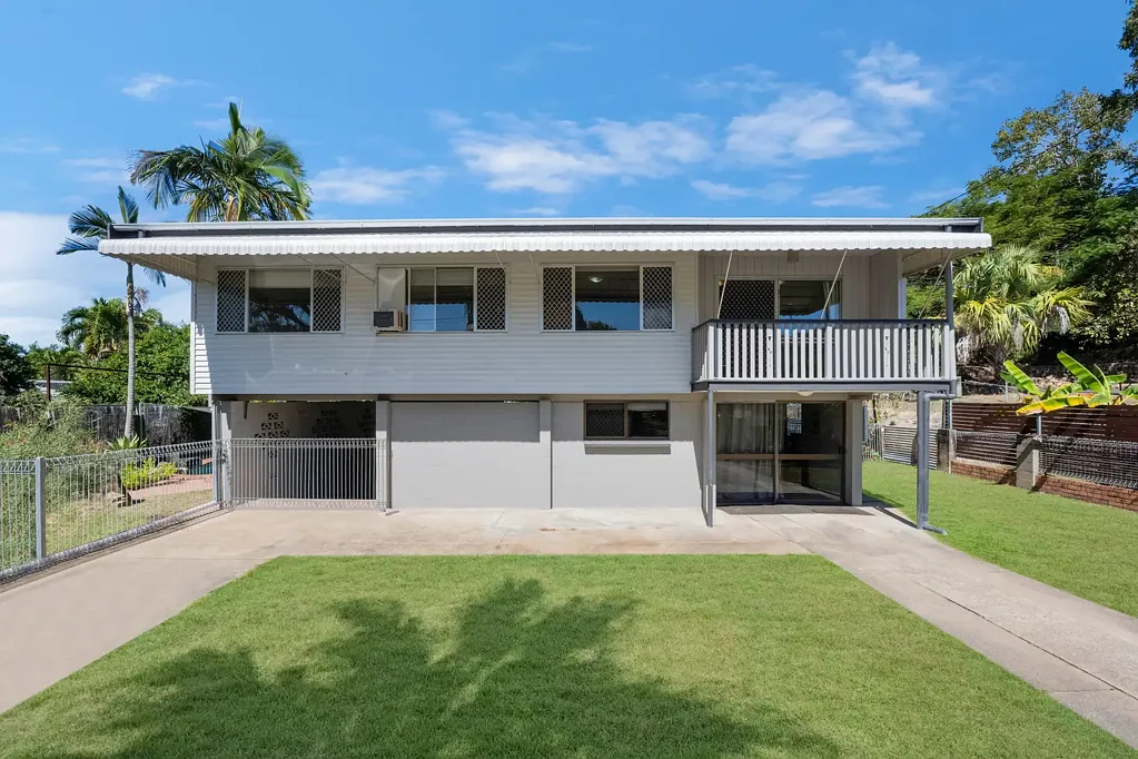 Mount Louisa 3 Bedroom Tropical Family Retreat with Immediate Rental Return - Ideal Investment!