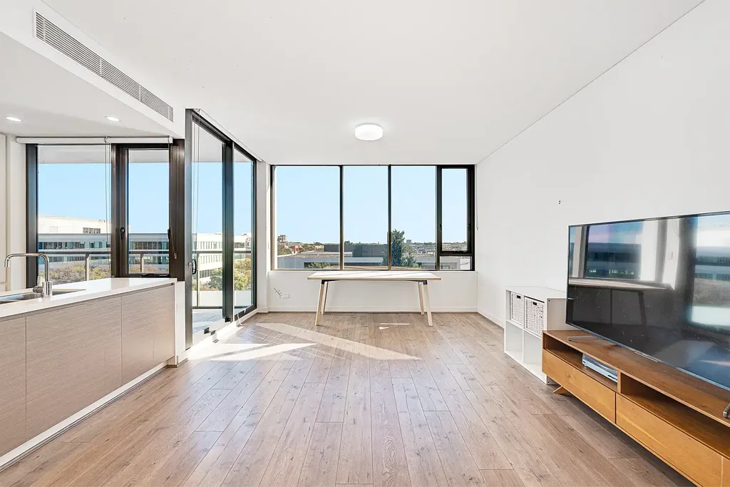 Stylish Urban Haven in Rosebery's Acclaimed Complex