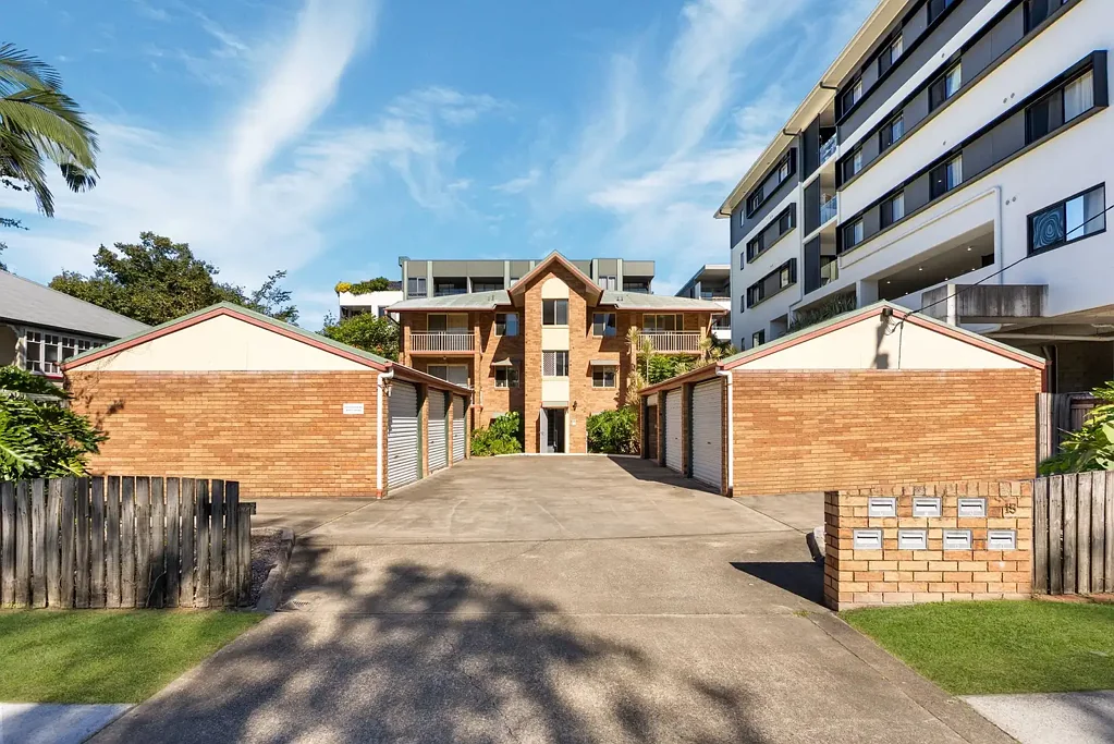 Nundah 2Phòng ngủ Vacant and Move in Ready! Quietly Positioned Unit in a Boutique Complex of Six