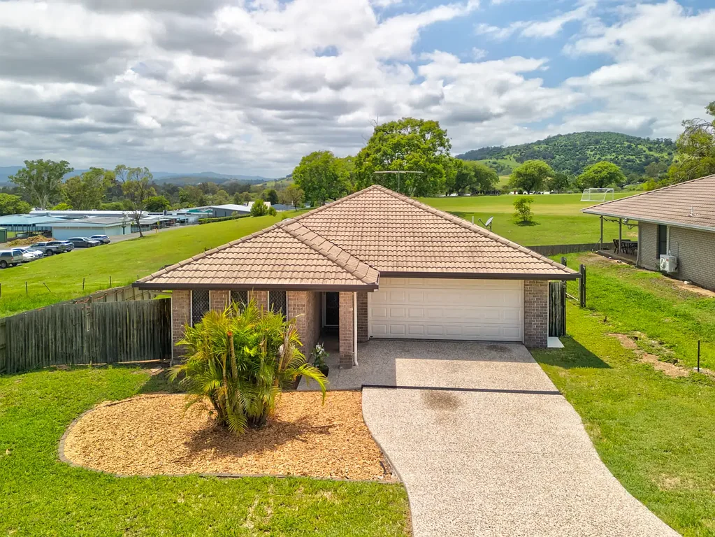 17 Ramsey Crt, Lowood, QLD 4311