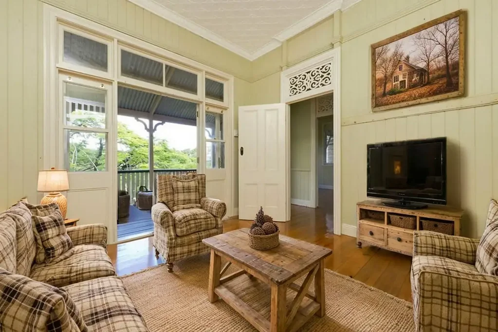Elegant 5-Bedroom Oasis in the Heart of Auchenflower
