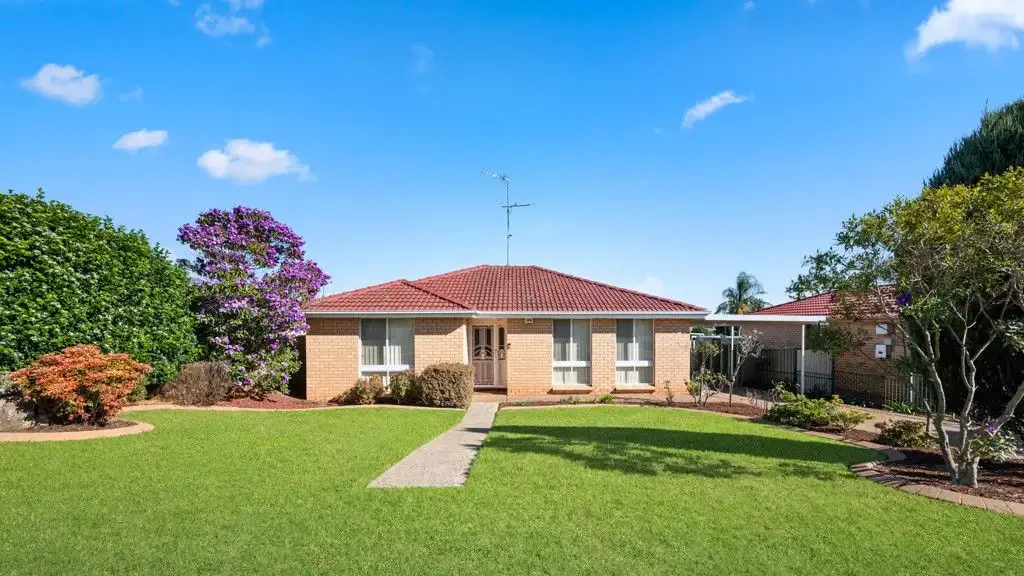 30 Lorenzo Crescent, Rosemeadow, NSW 2560