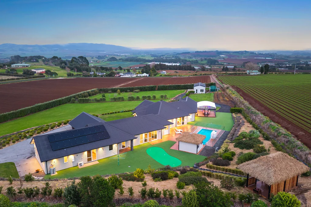 Pukekohe 4Zimmer Rare Offering on Pukekohe Hill – Vendor Relocating