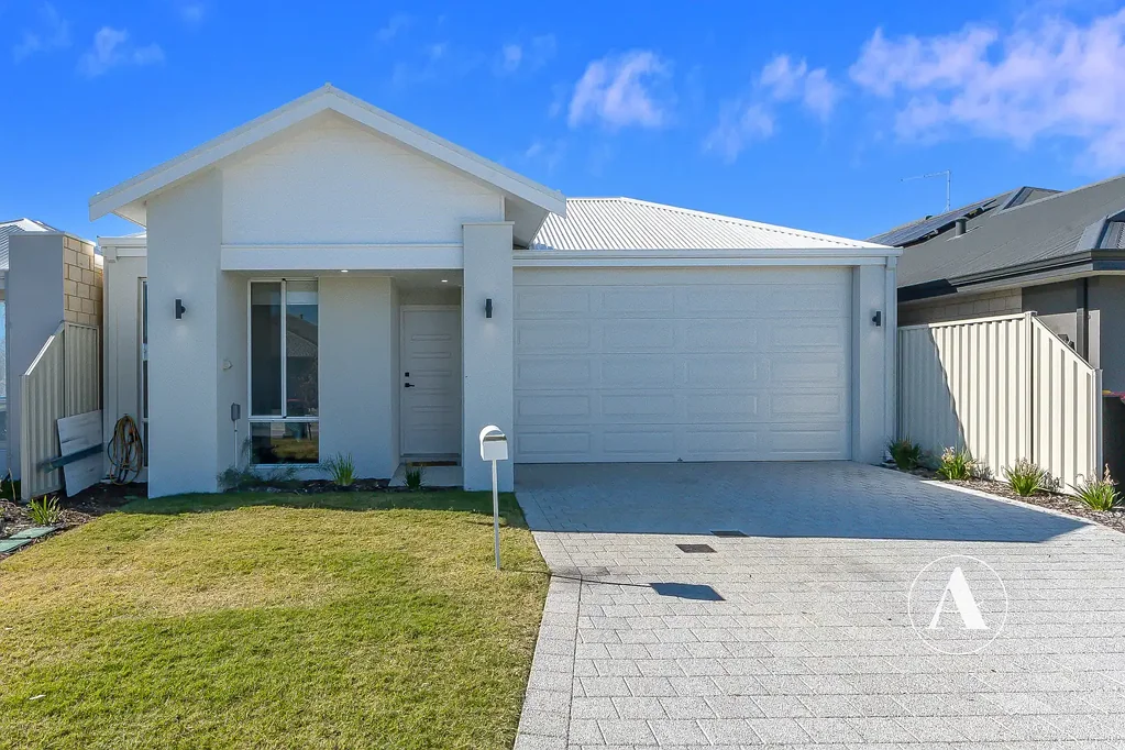 Hilbert 4房  Stylish 2025 Built Home in Growing Hilbert!