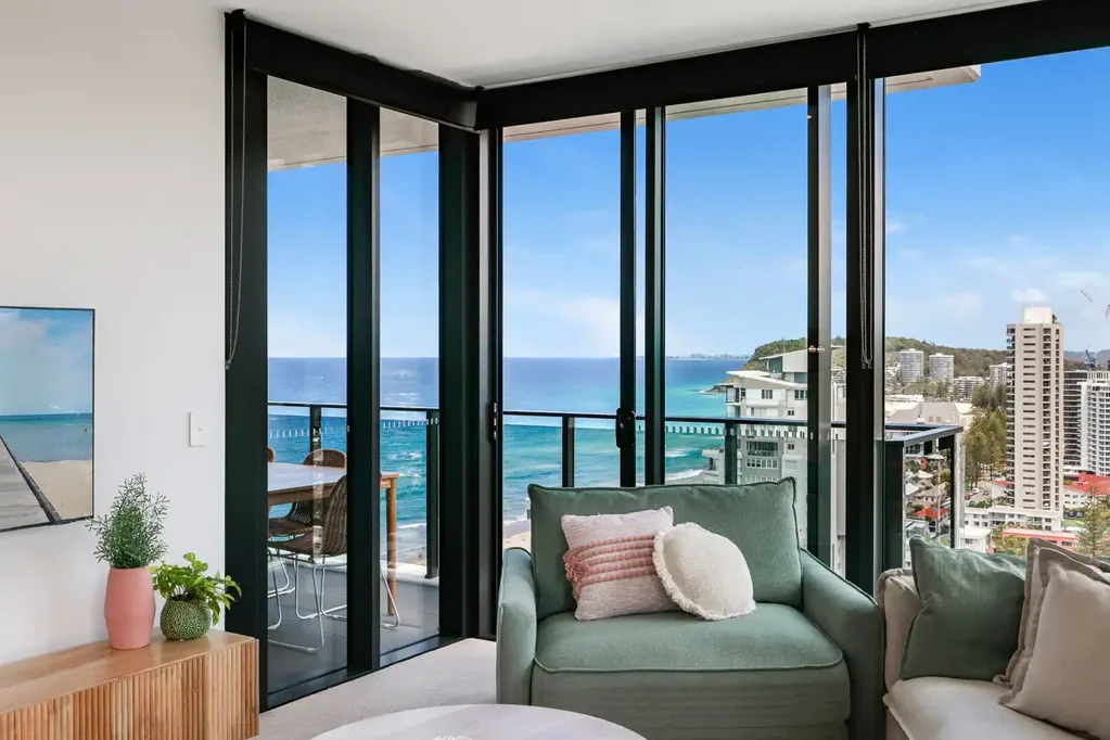 Burleigh Heads 2房  Elevated Coastal Living in Sandbar