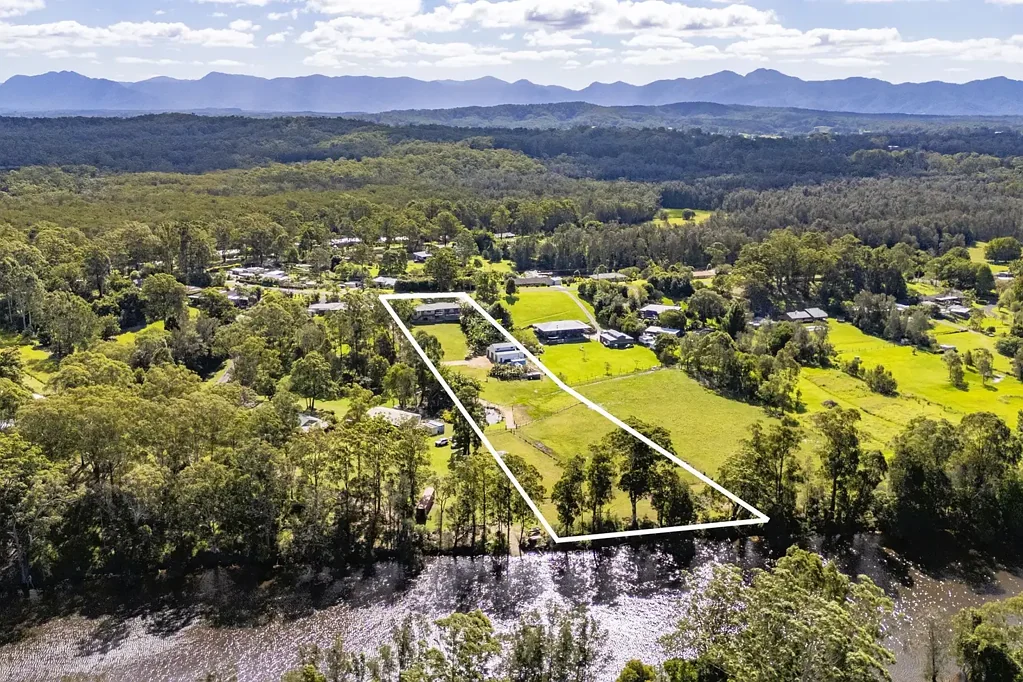 Urunga 4 Bedroom Absolute Waterfront Acreage