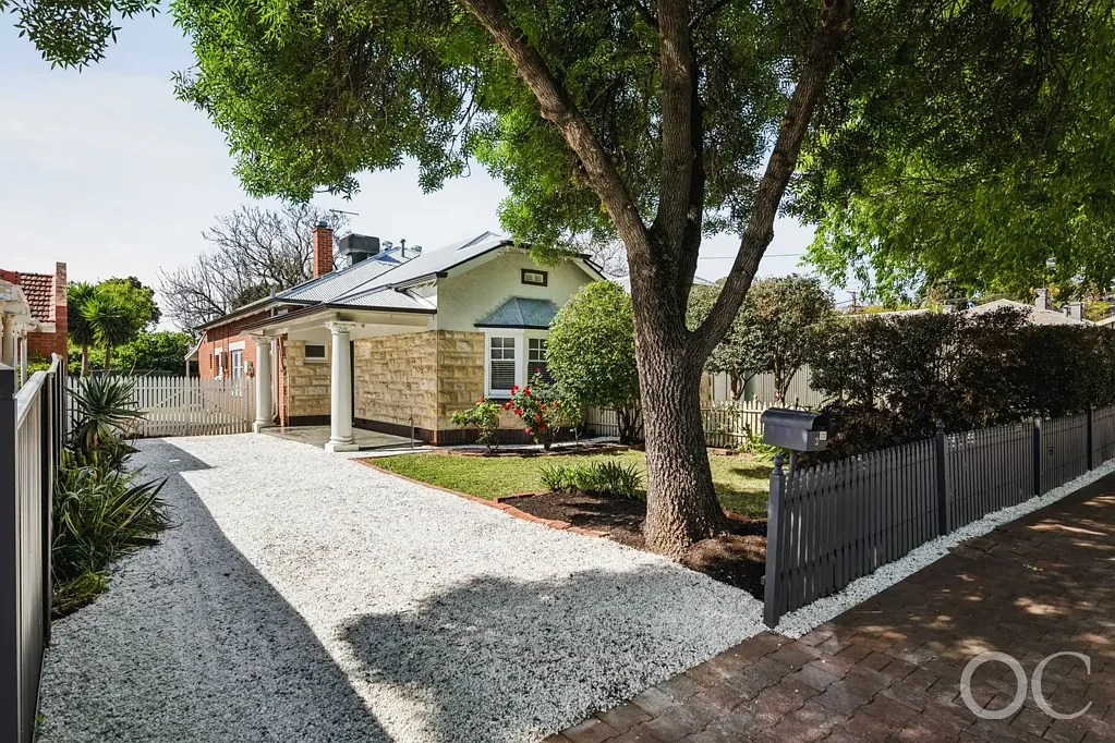 Westbourne Park 2房  Open the Door to Charm, Historic Character & Position