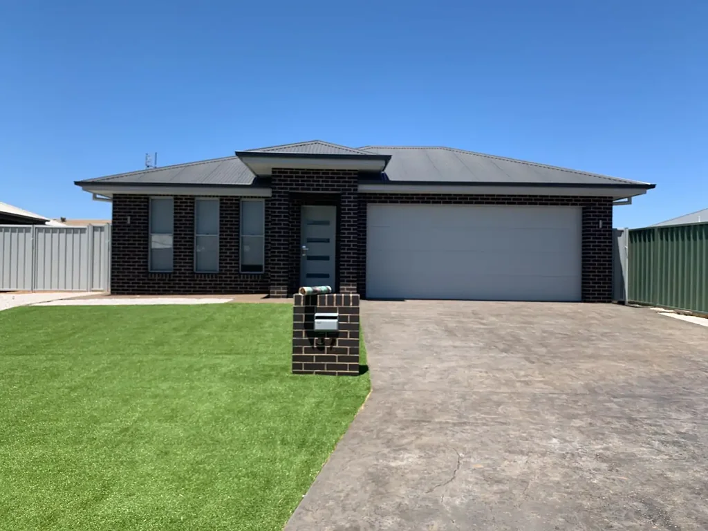 Beautiful 3 Bedroom home located in Magnolia Estate !!