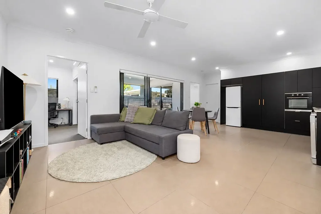 Annerley 2कमरा Contemporary Apartment with 2 Ensuites, Moments to Parks & Shopping - Just Under 6km to the CBD