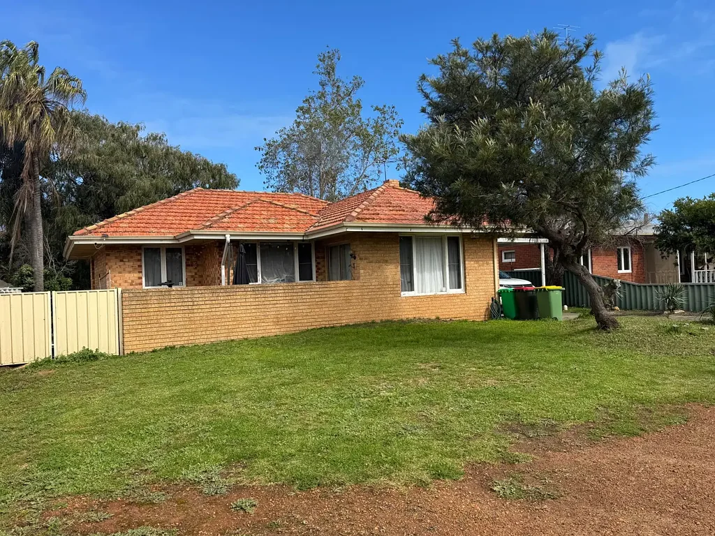 Withers 3 Slaapkamer Charming 3-Bedroom House with Double Car Spaces and Shady Patio in Withers