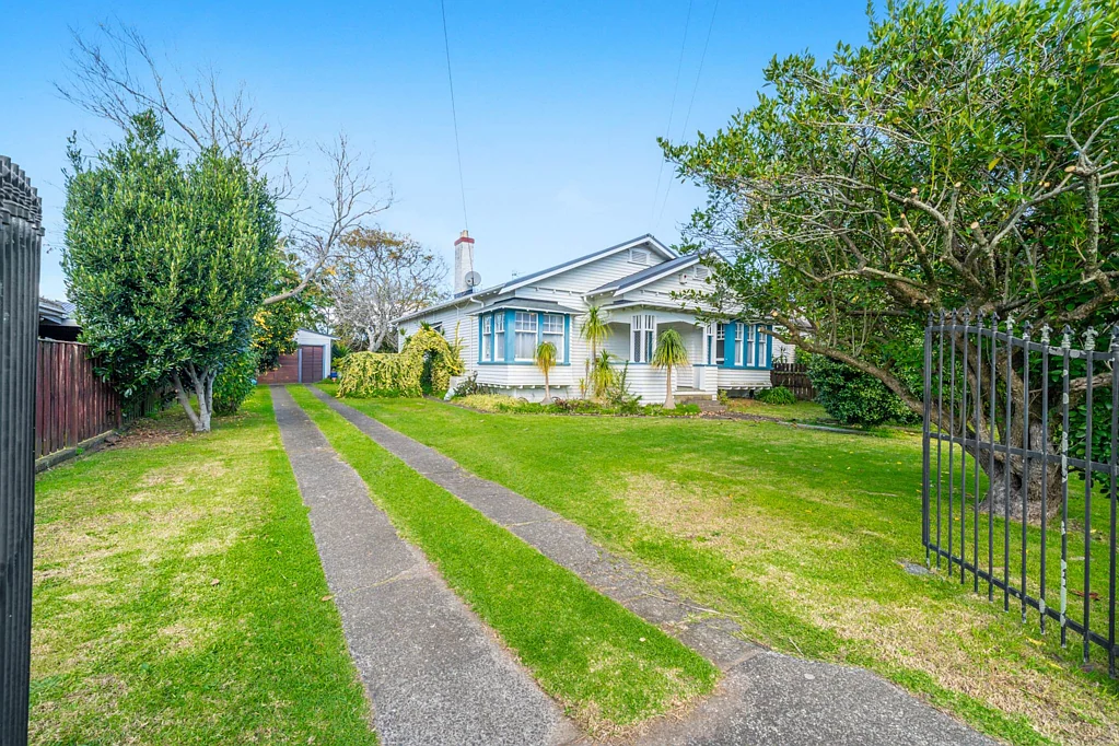 Mangere East 3 Bedroom Development Potential on 890sqm – Prime Opport...