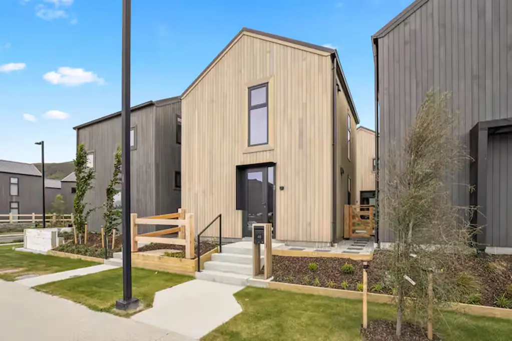 Frankton 2 Slaapkamer Turnkey Airbnb Investment w/ Car Park, Five Mile
