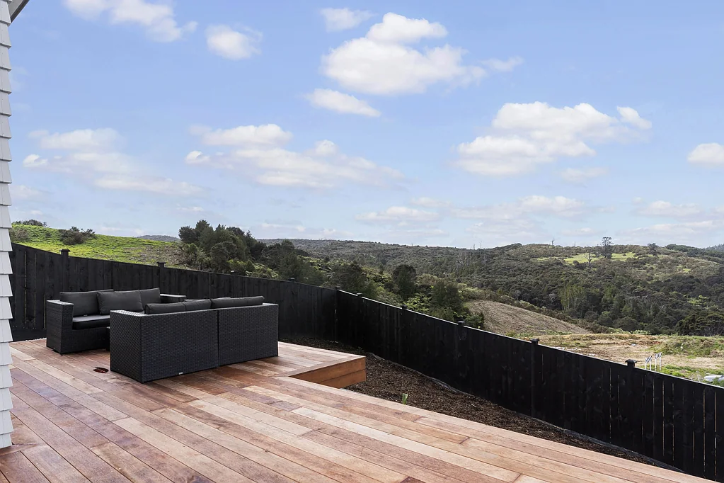 Orewa 4 Bedroom A Refined Single Level Home with a View