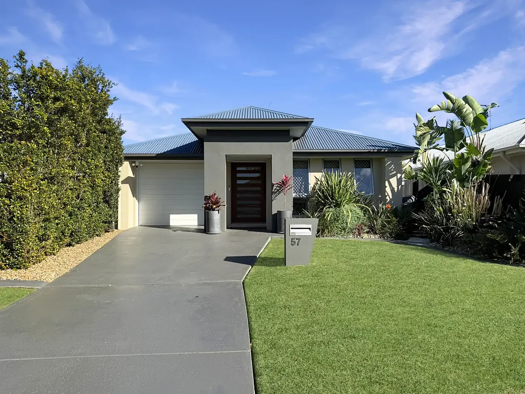Spacious Family Home with Solar, Entertaining Area & Stunning Views