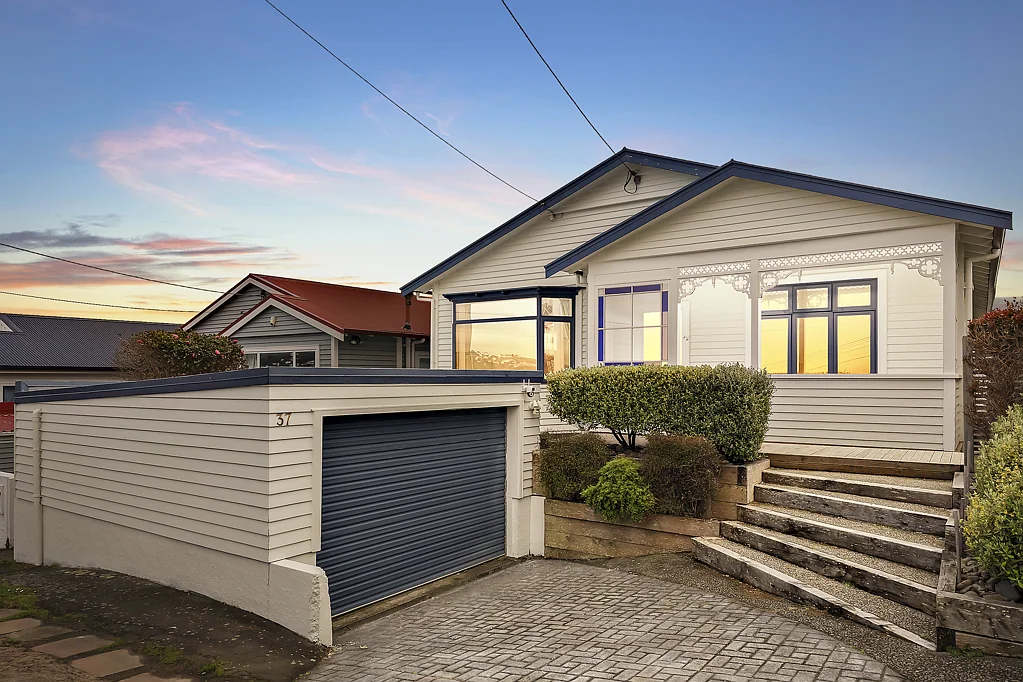 Miramar 4房  EXCEPTIONAL FAMILY HOME WITH SUN, SPACE AND VIEWS