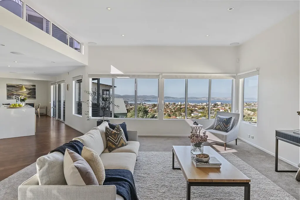 West Hobart 4બેડરૂમ Executive Style with Panoramic City and River Views