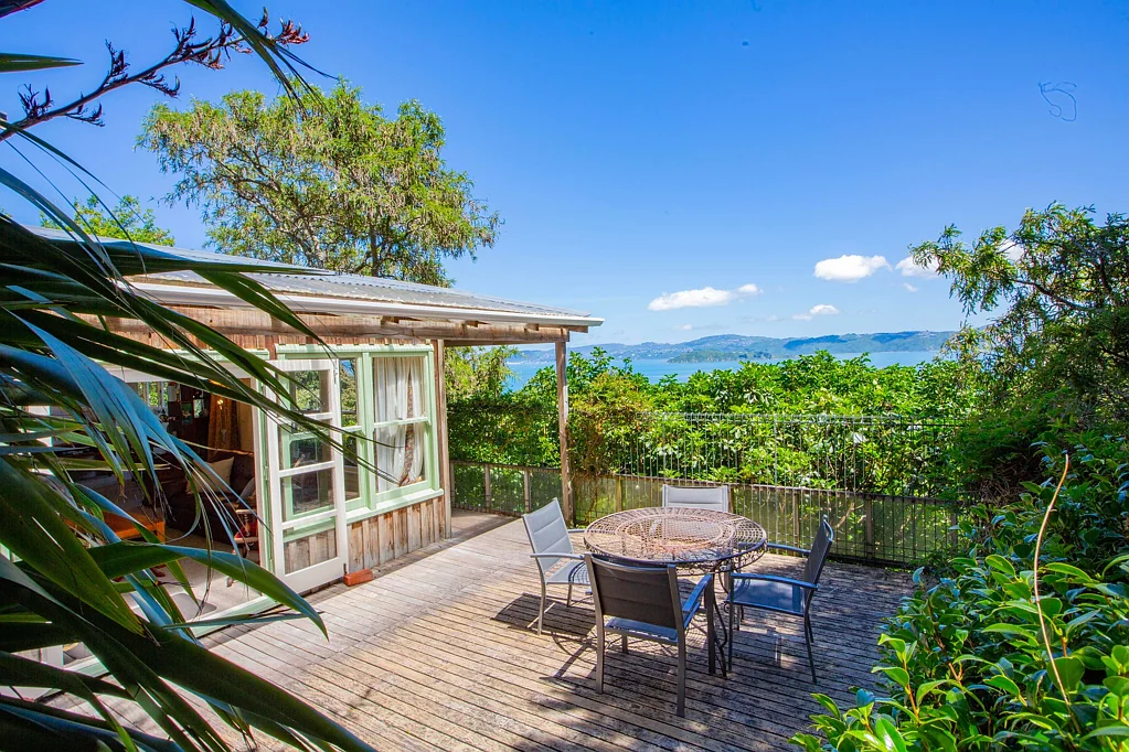 17 Mahina Road, Mahina Bay, Eastbourne, Lower Hutt, Wellington