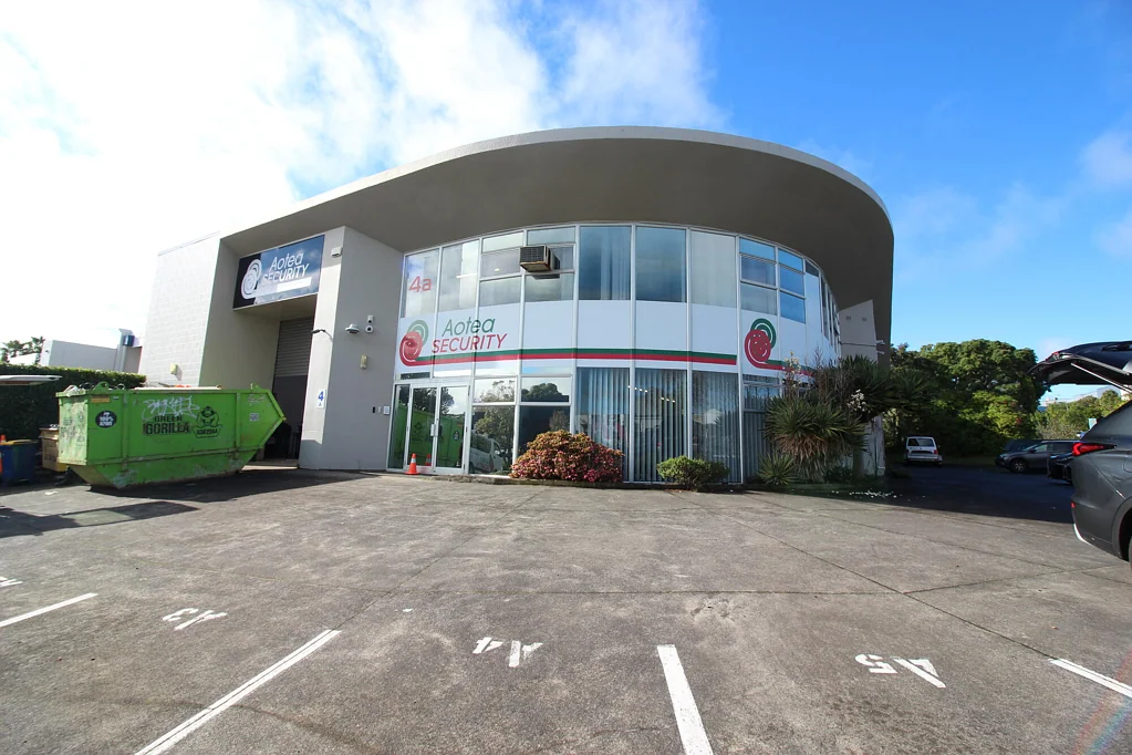 Albany Appealing road front office/warehouse