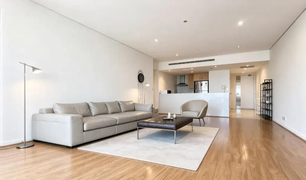 Modern 3-Bedroom + Study Apartment in World Tower with Darling Harbour Views