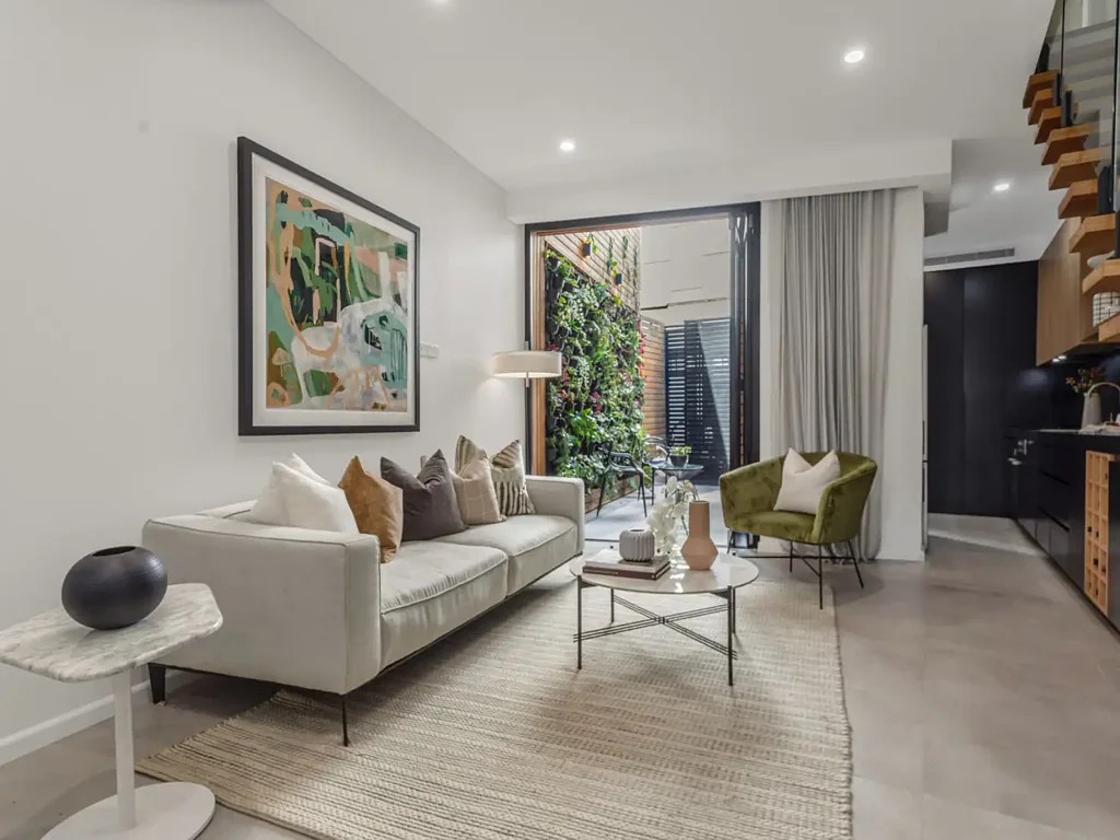 Architecturally Designed City-Fringe Terrace in Prime Corner Position