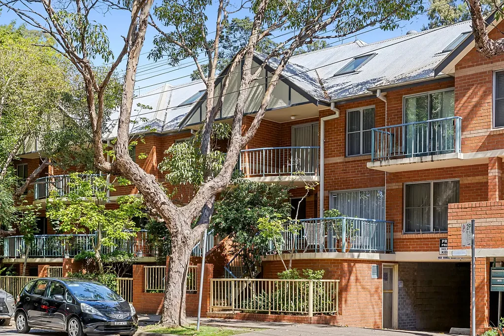 North Sydney 4房 海滨瑰宝 248㎡联排别墅 主卧步入式衣帽间 独立卫浴 儿童友好庭院 双车位地下车库 步行至交通枢纽 Spacious boutique townhouse + harbourside location