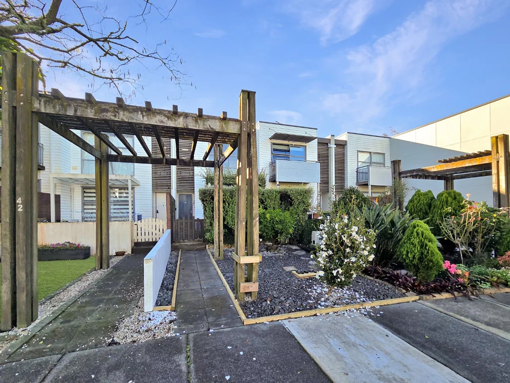 TAKANINI -  Lifestyle Accommodation