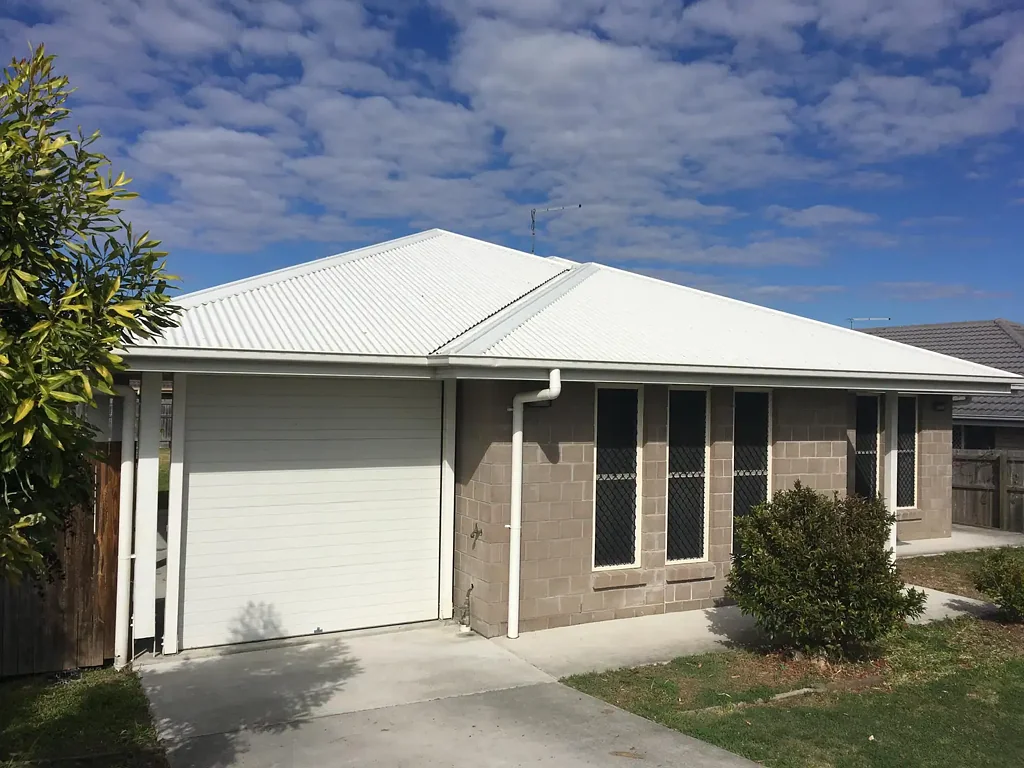 Fantastic Location with Ample Living Space - Perfect Family Home!