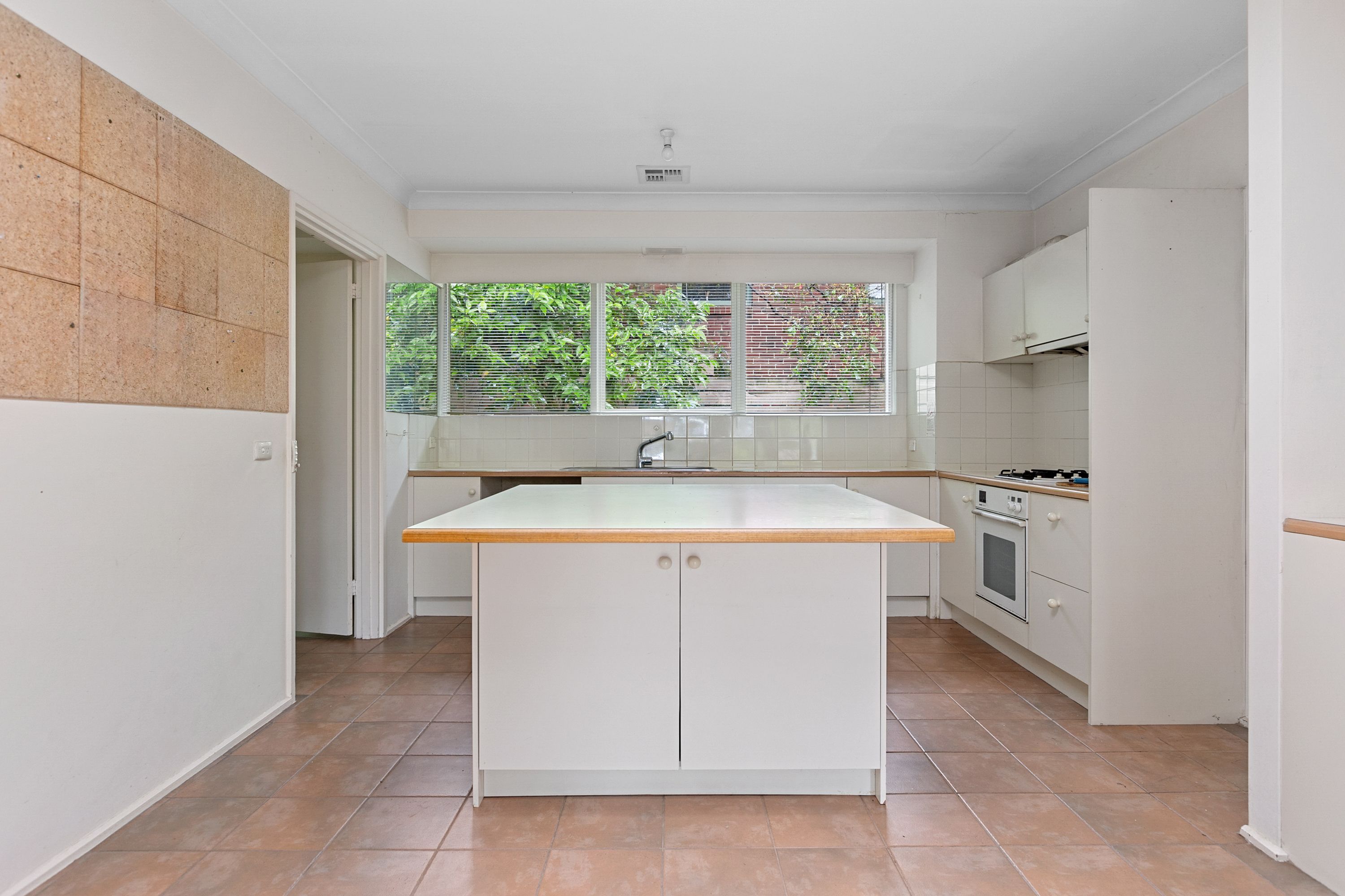 4 GENOA CT, MOUNT WAVERLEY VIC 3149, 0部屋, 0バスルーム, House