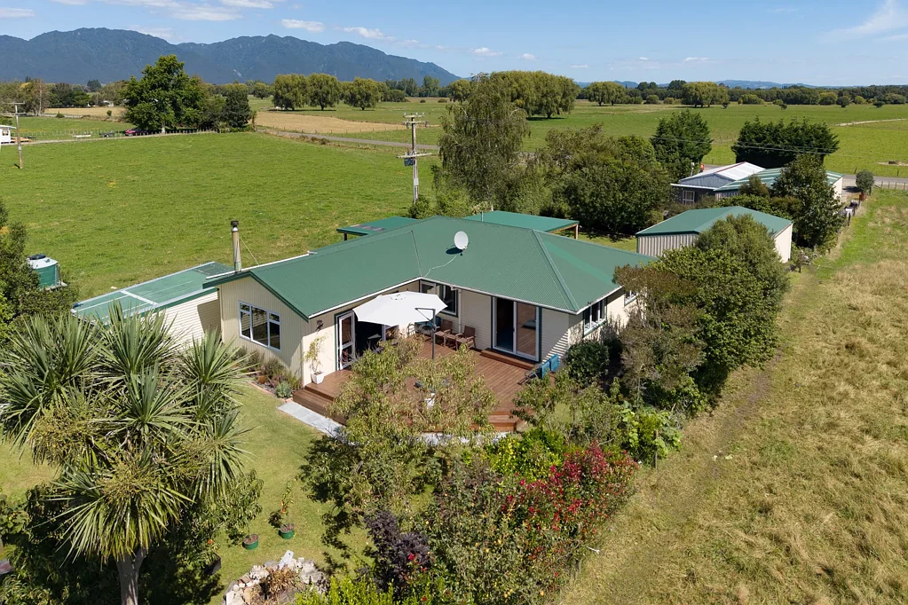 Murupara Surrounds 3 Bedroom Mechanics, Contractors: Reputable Workshop & Home