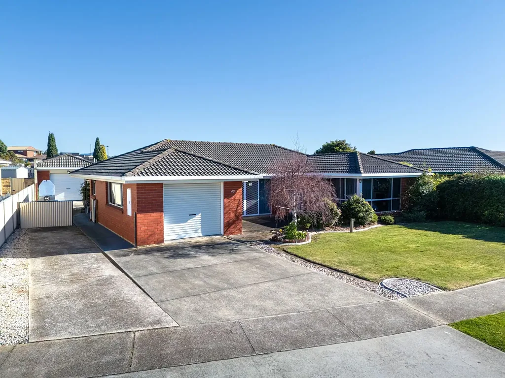 Ulverstone 3 Bedroom Lovingly Maintained Home, Minutes from Everything!