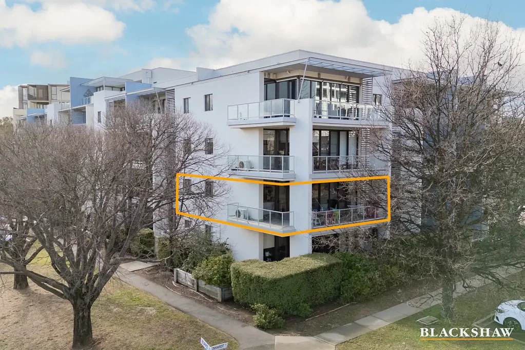 Kingston 2房  Step into the vibrant "Soho" complex and discover this spacious two-bedroom apartment with en suite, perfect!