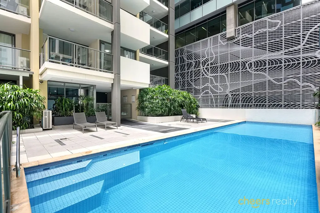 Prime CBD Living - Stylish 1-Bedroom Apartment with secure carpark