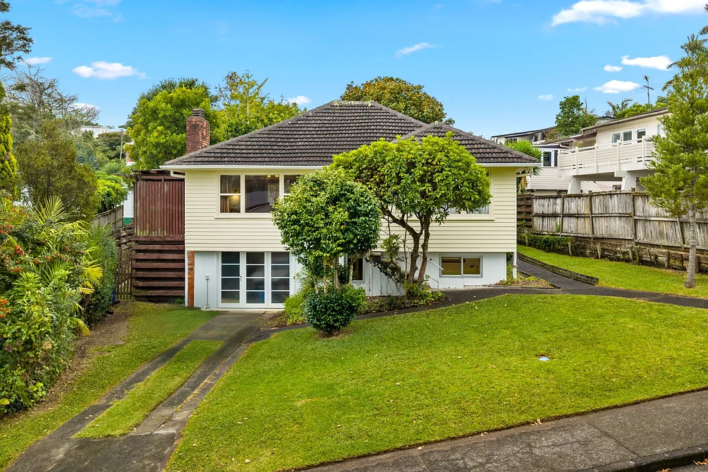 15 Rosecamp Rd, Beach Haven, North Shore City, Auckland