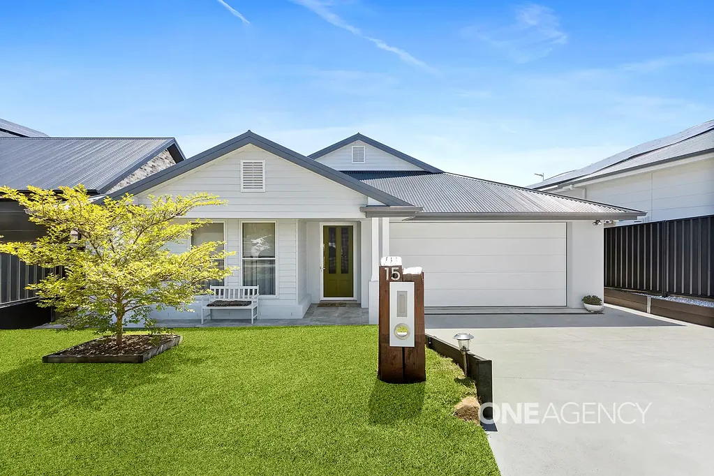 Tullimbar 4房  MODERN FAMILY LIVING WITH ESCARPMENT VIEWS