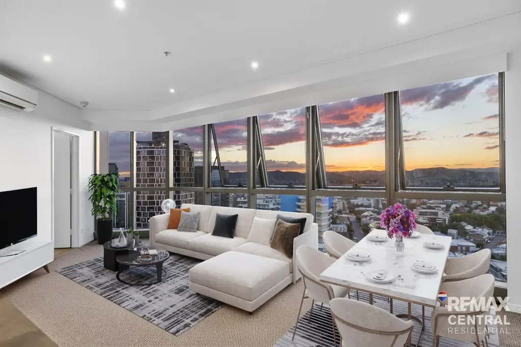 Brisbane City 2 Bedroom SPACIOUS APARTMENT WITH EXPANSIVE VIEWS