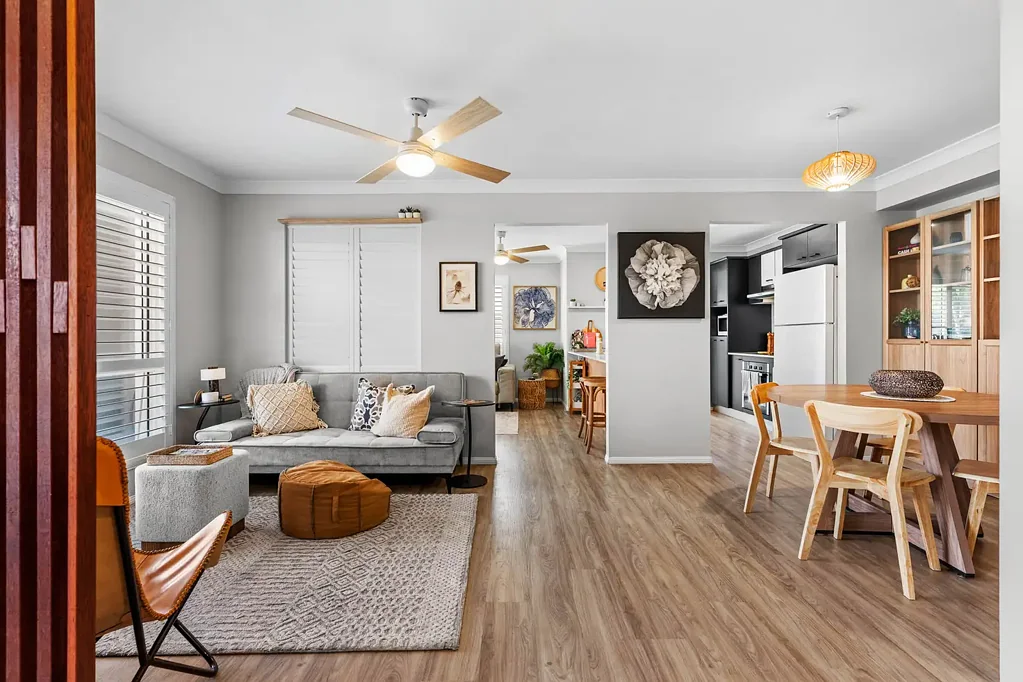 Wynnum West 3બેડરૂમ Spacious Corner Townhouse with a Unique Floorplan & Exceptional Low-Maintenance Living
