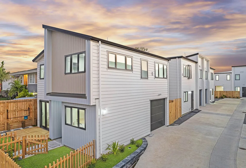 Papatoetoe 3Moenga STANDALONE, STANDALONE, STANDALONE!