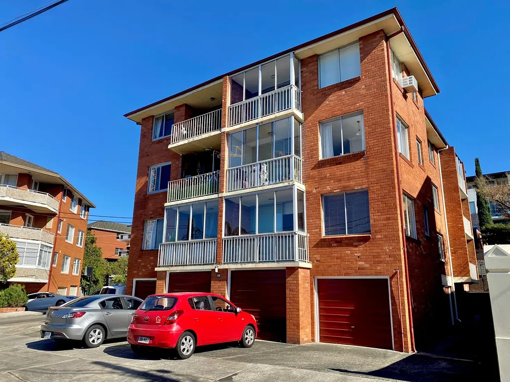 Furnished, Top floor 2 Bedder in Boutique Complex