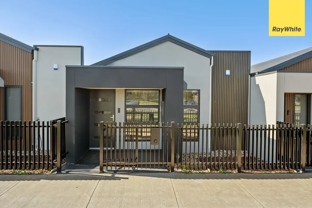 Modern Family Home in Seventh Bend Estate