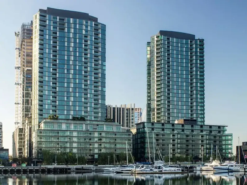 Best Building in docklands! Level 8 Conner Block with 2 Car parks!