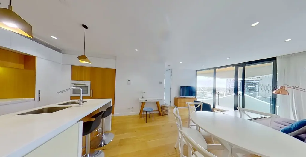 Stylish and Modern 1 bedroom apartment in trendy Docklands neighborhood