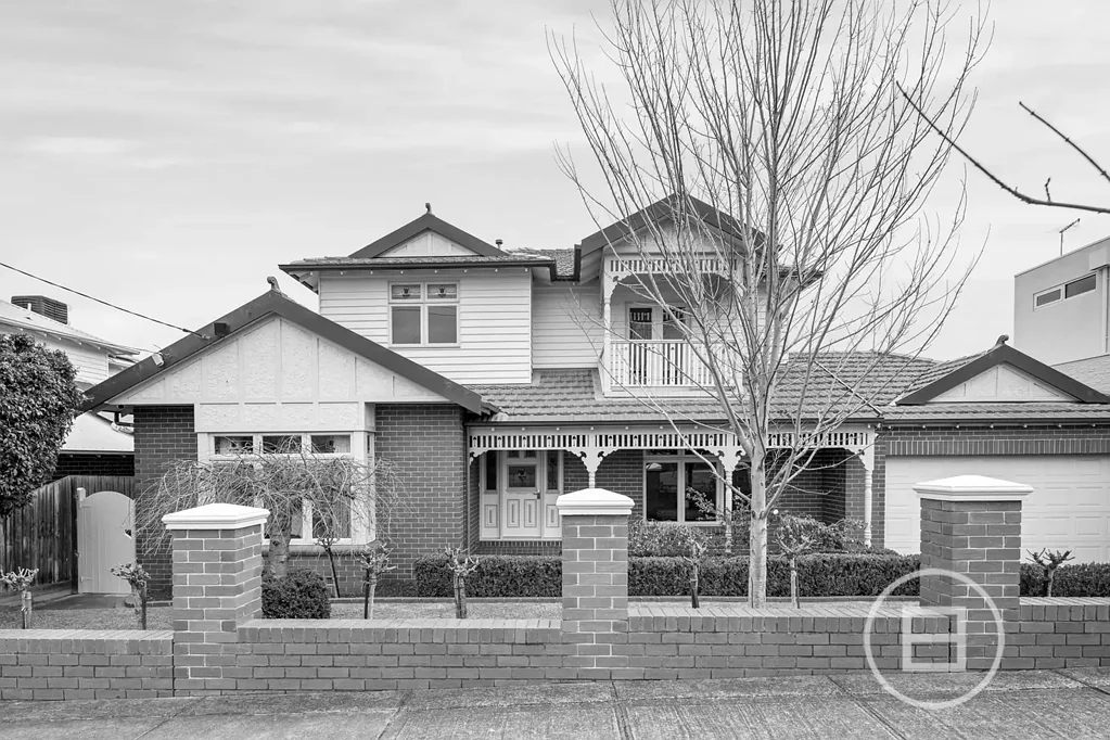 Essendon 4Phòng ngủ Auction Saturday 22nd August at 10:30am