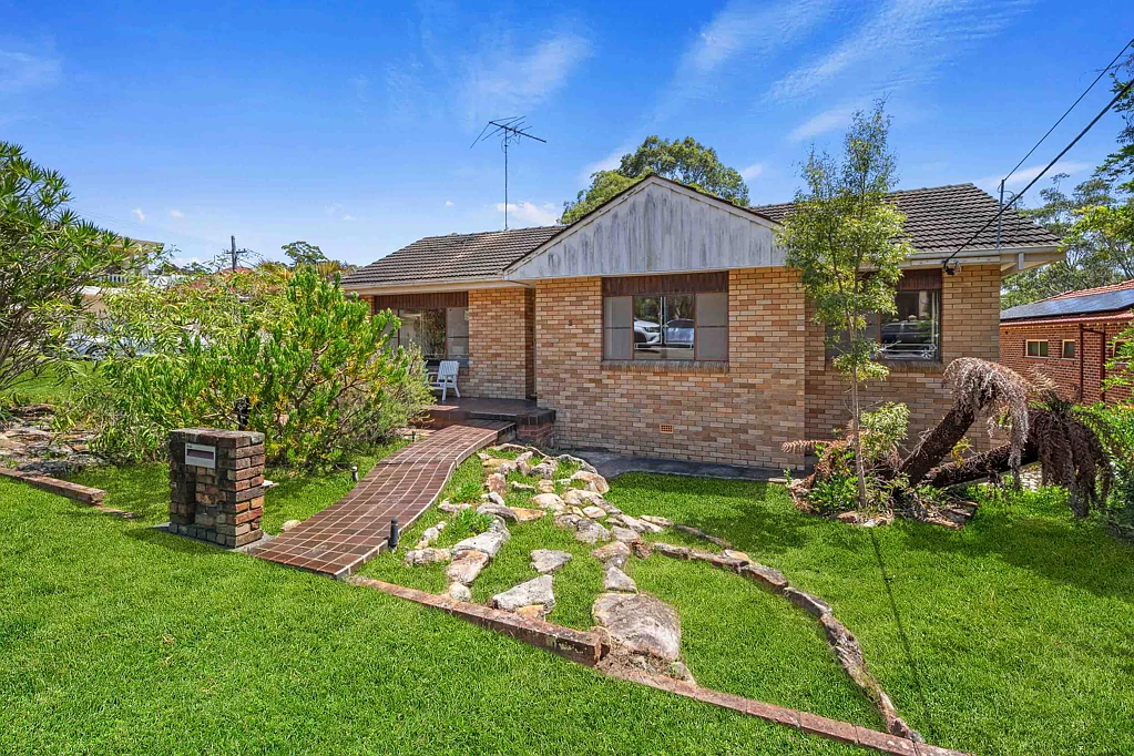 Oatley 3房 797平方米宽敞街角地块 Large 797sqm corner block