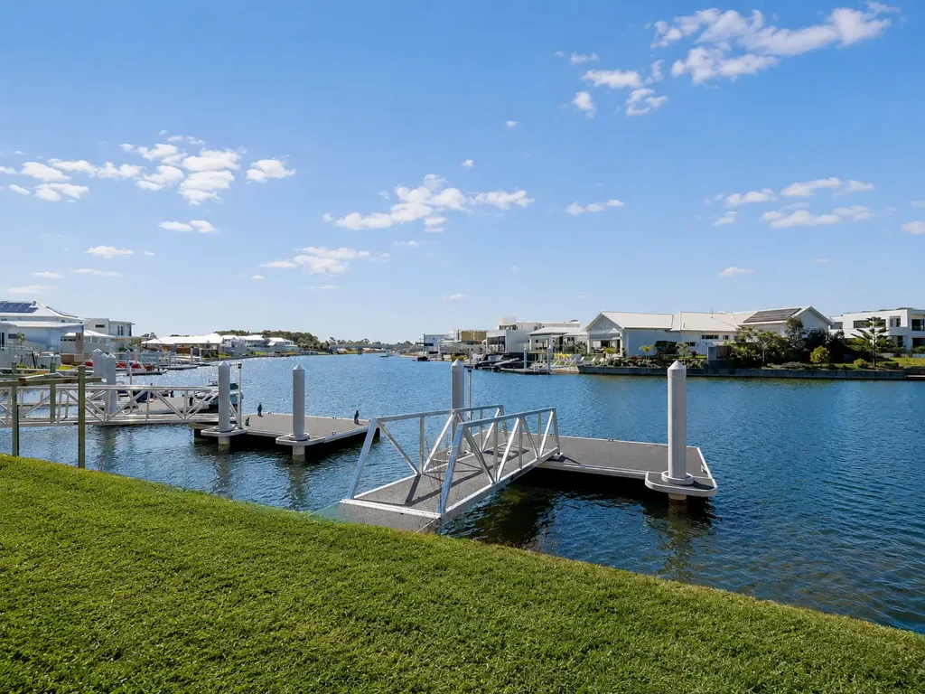 Pelican Waters NORTH FACING, REGISTERED AND PONTOON INCLUDED