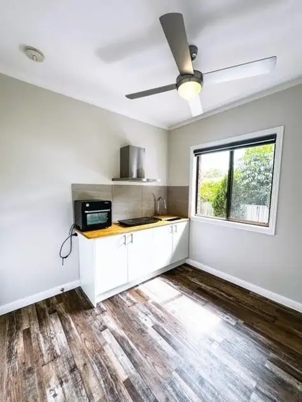 Granny Flat With All The Comforts And Conveniences - Water Included
